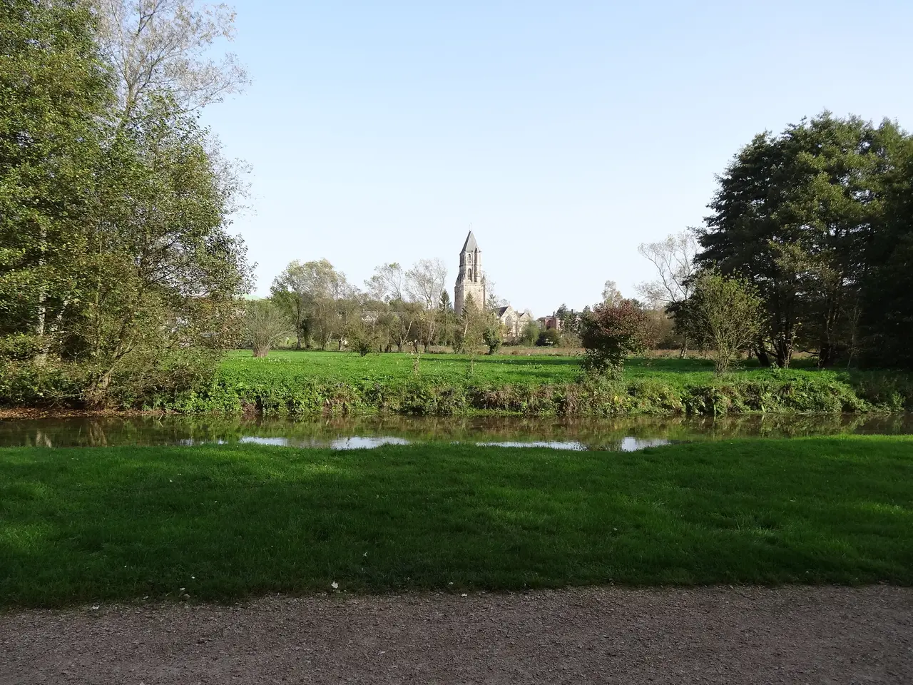 Orbec. L'église vue du jardin public