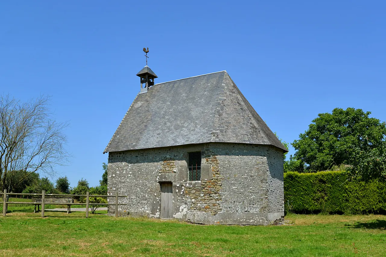 File:Chapelle Saint-Hubert de Percy-en-Normandie. Vue sud-est.jpg