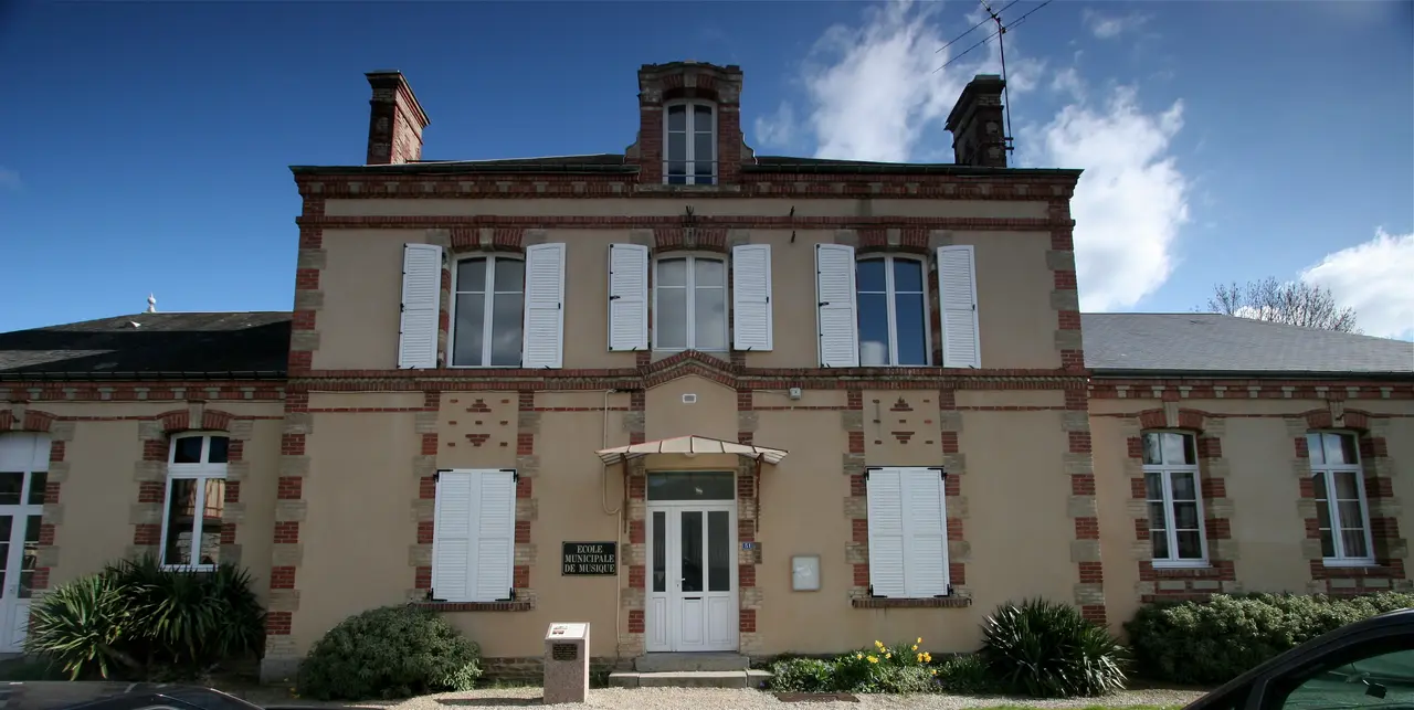Ancienne-mairie-ecole-potigny-calvados