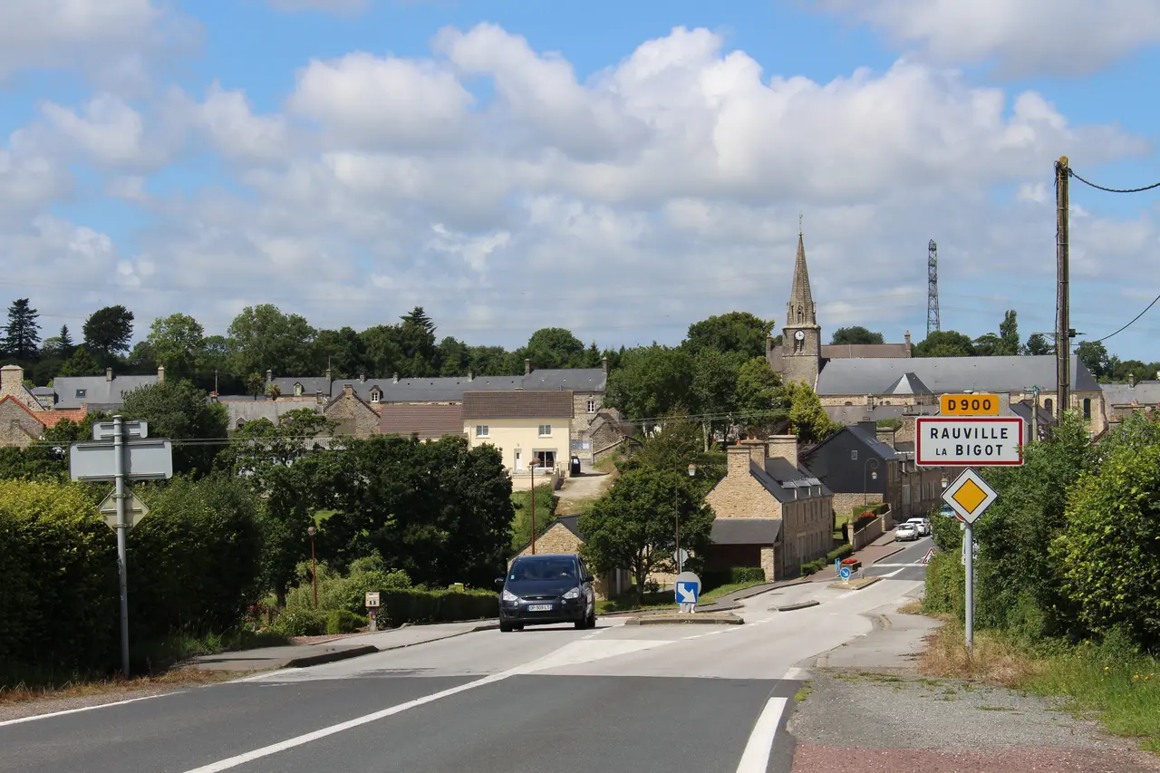 Rauville-la-Bigot - Vue générale du bourg