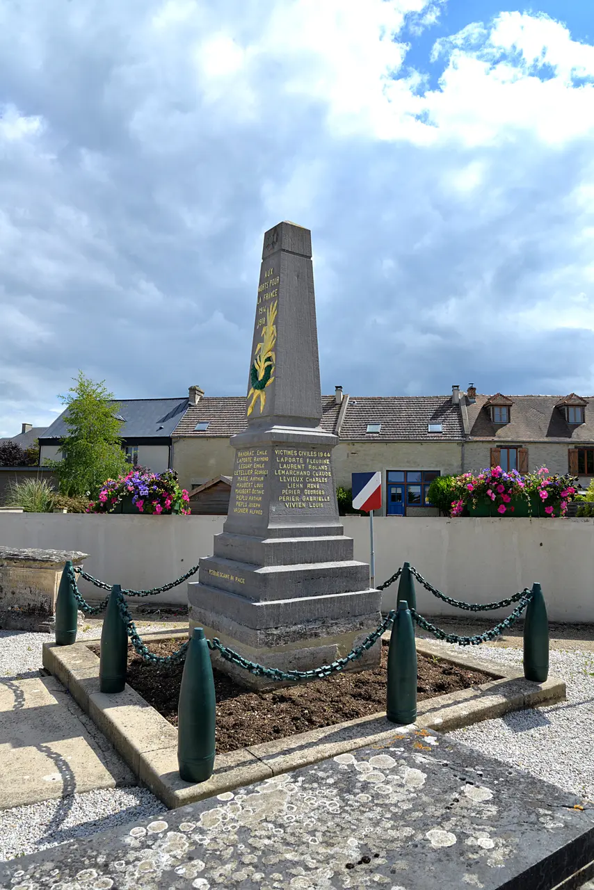 Monument aux morts de Saint-Aubin-d'Arquenay. 2