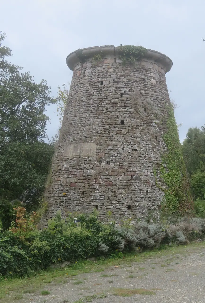 Ancien haut-fourneau de Saint-Denis-sur-Sarthon