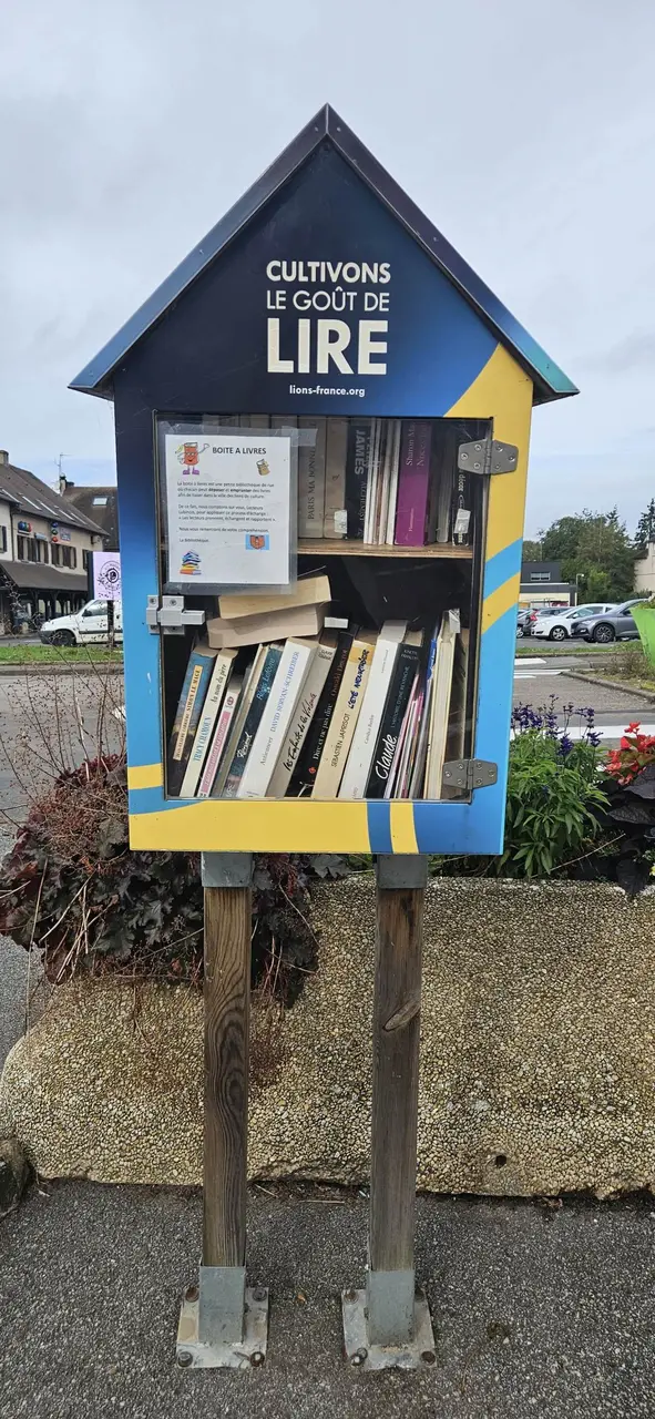 Saint-Germain-sur-Avre - parking de la poste - boîte à livres