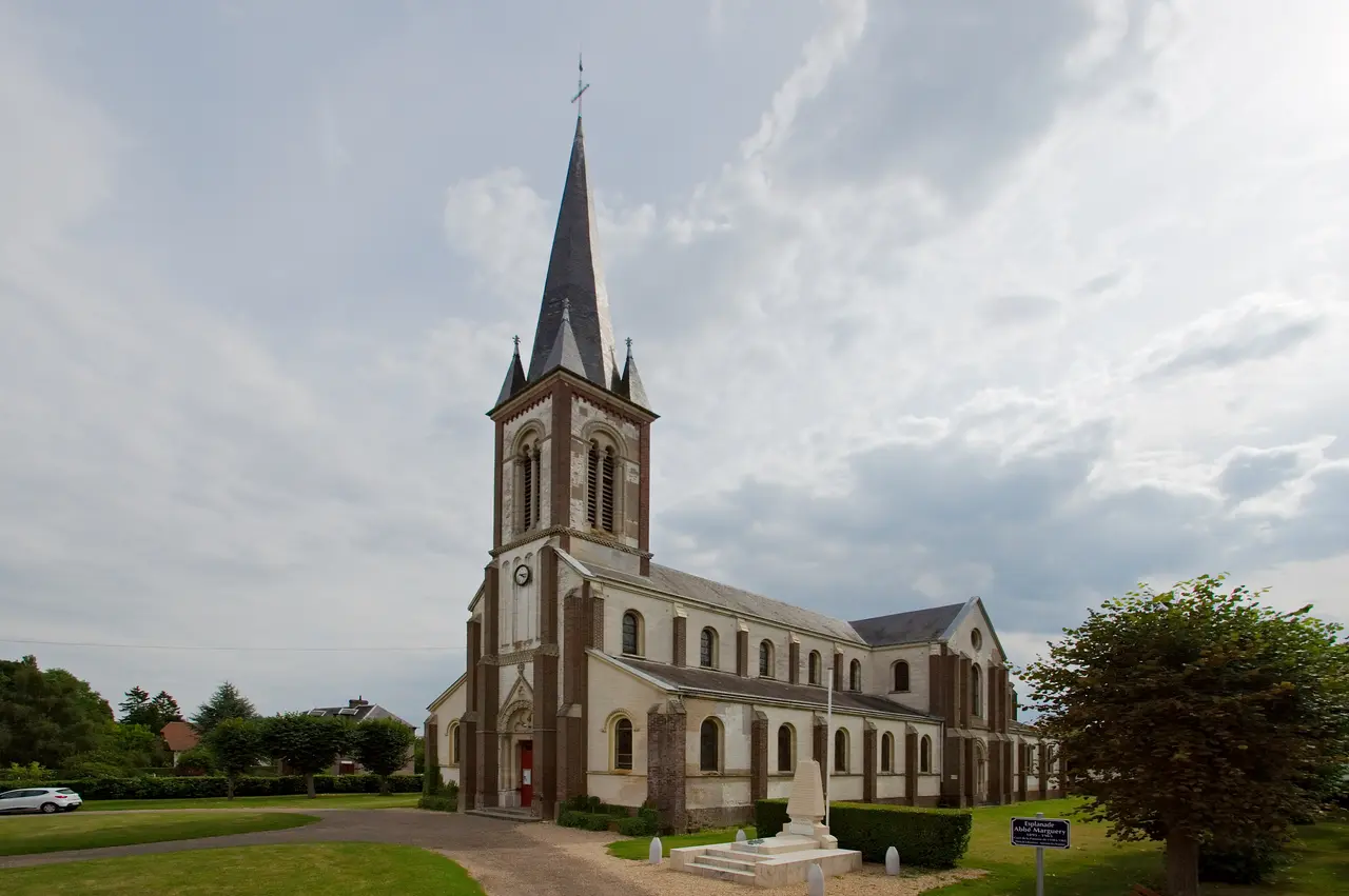 Église Saint-Jacques de profil rue de Verdun à Saint-Jacques-sur-Darnétal