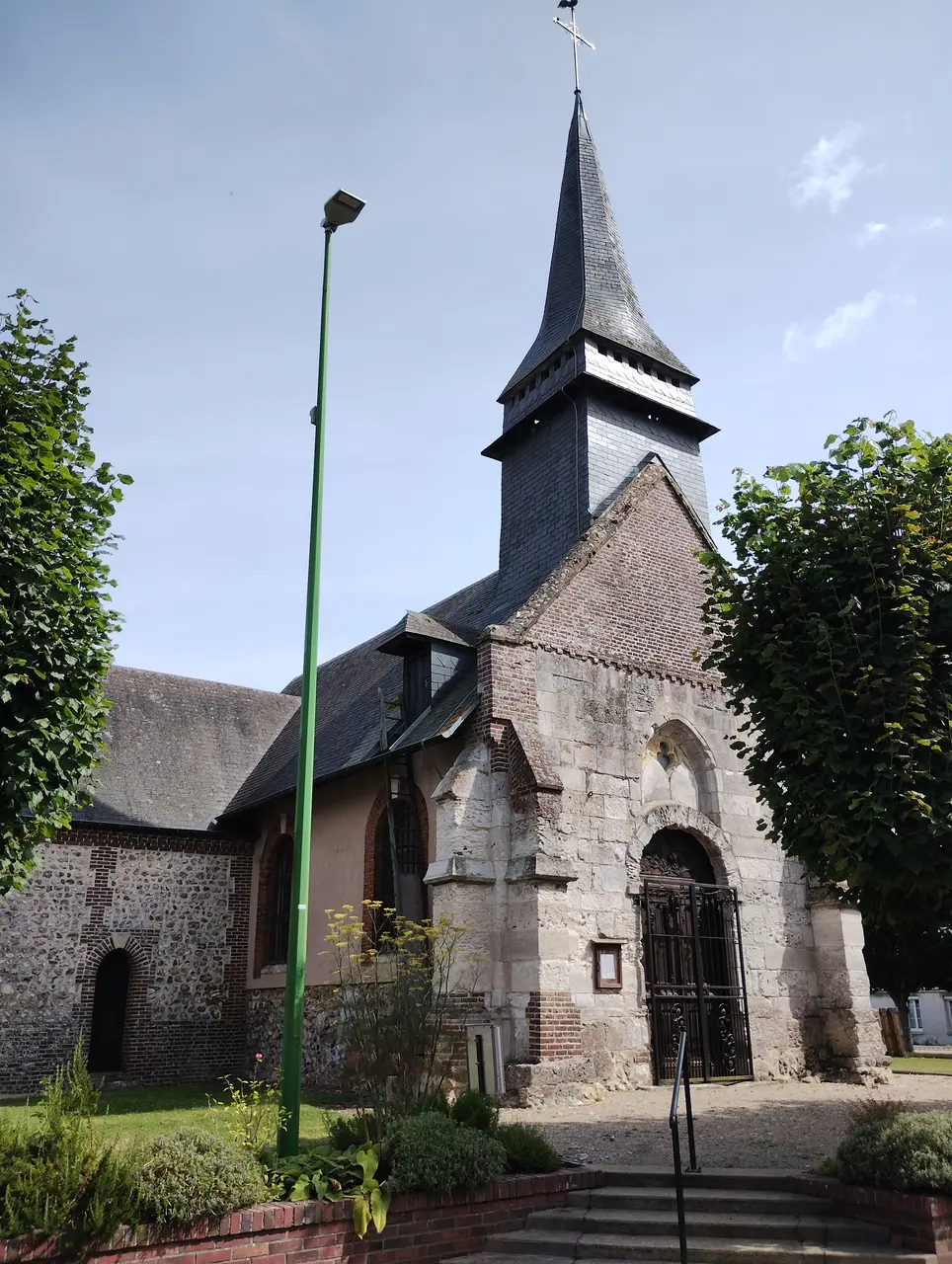Saint-Pierre-des-Fleurs église Saint Pierre