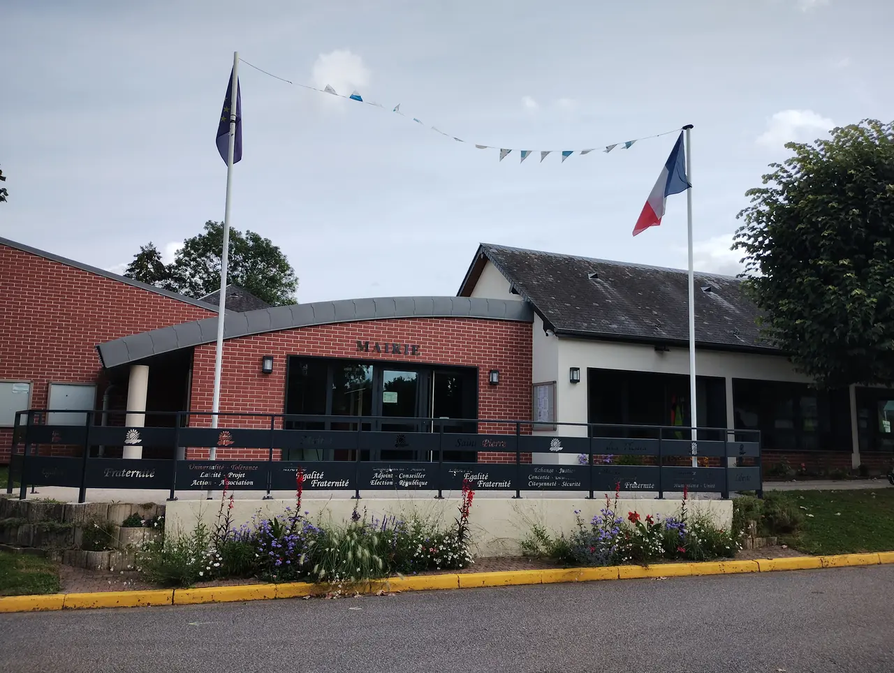 Saint-Pierre-des-Fleurs mairie
