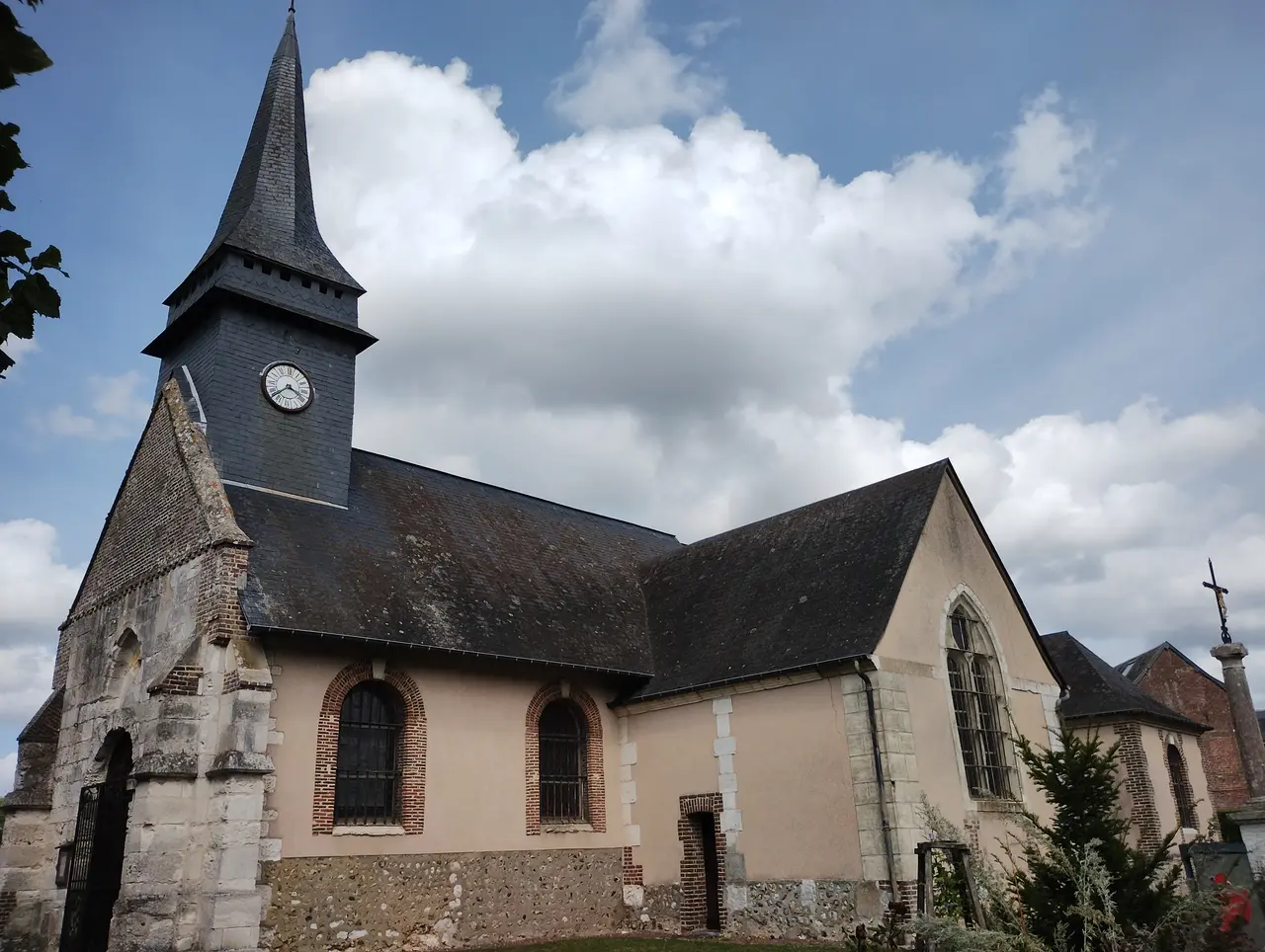 Saint-Pierre-des-Fleurs église Saint Pierre 1