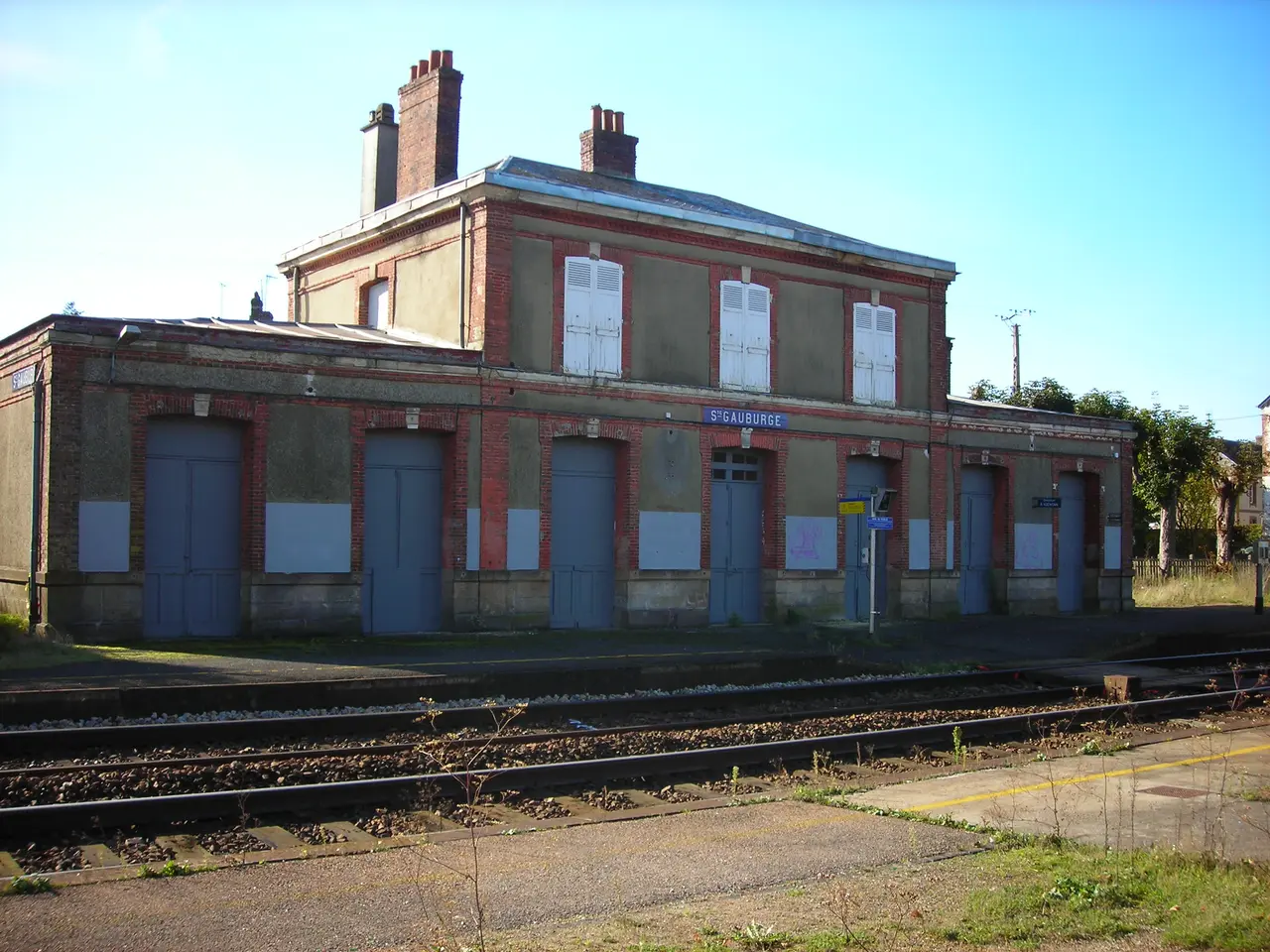 File:Gare de Sainte-Gauburge-Sainte-Colombe 2.JPG