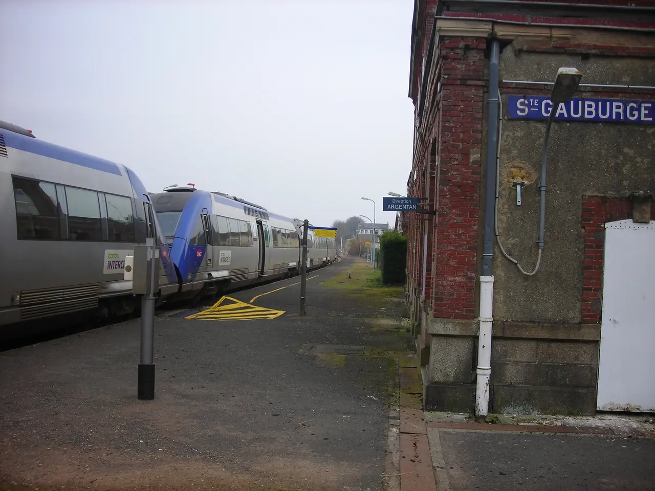 Gare de Sainte-Gauburge-Sainte-Colombe 3