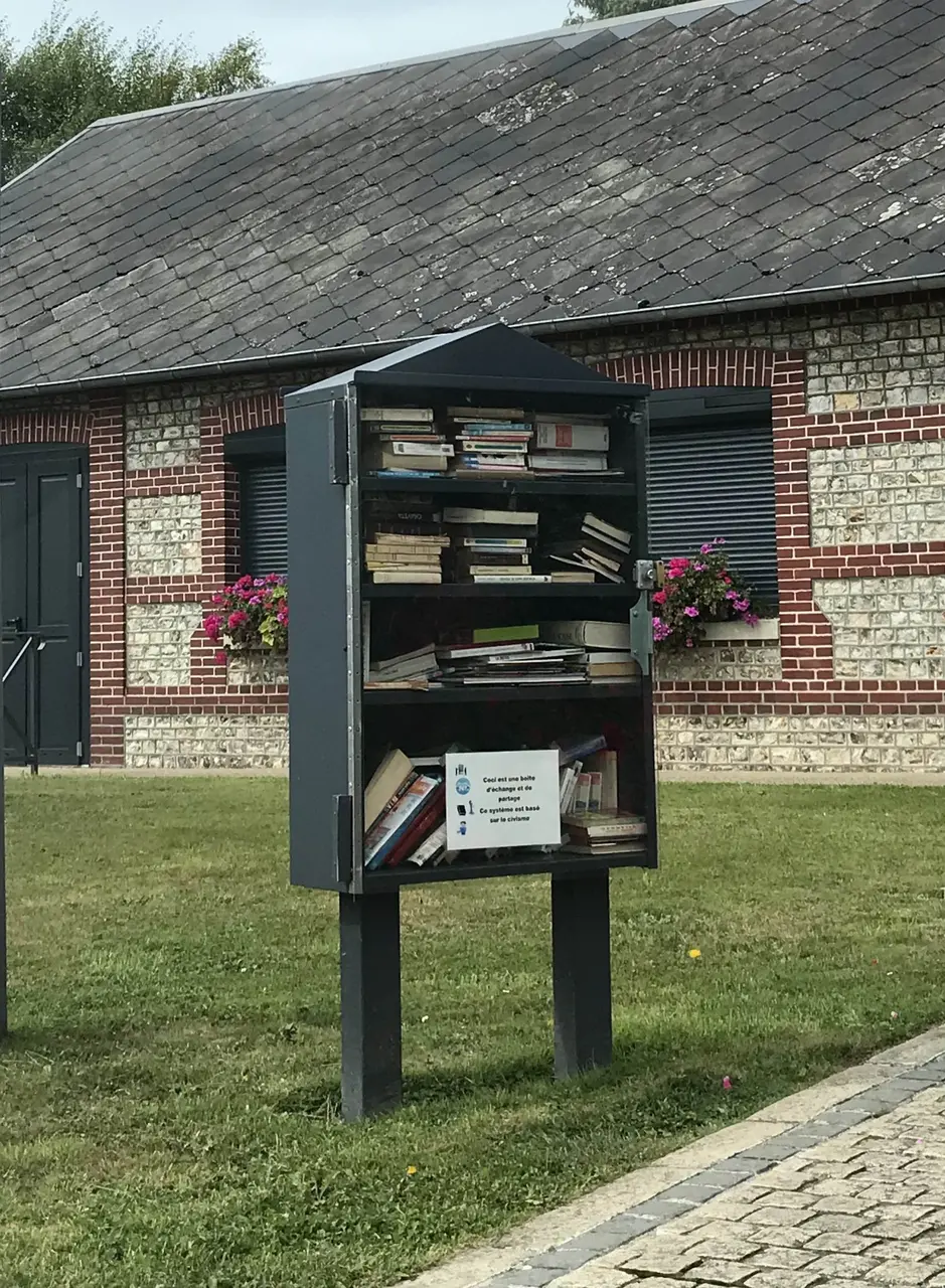 Sainte-Marie-des-Champs - mairie - boîte à livres