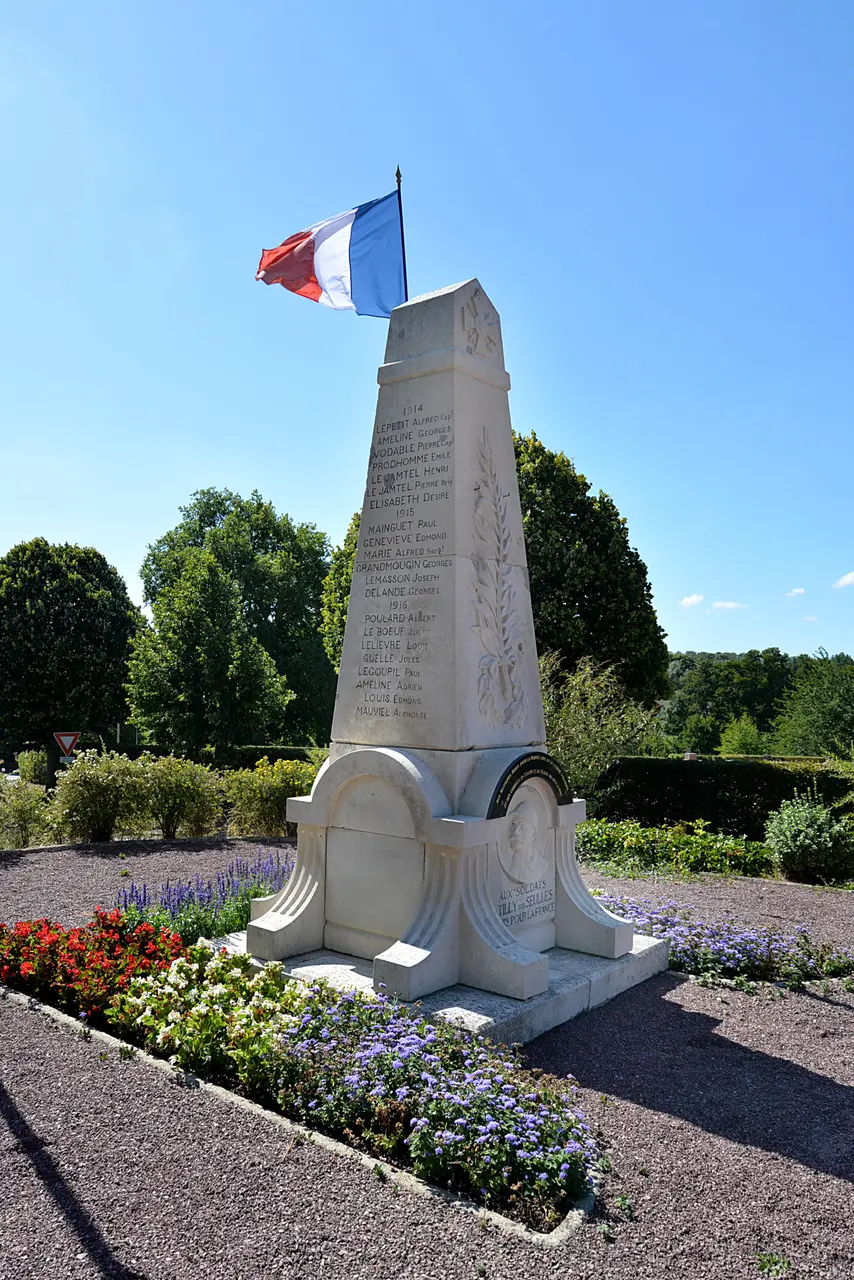 Monument aux morts de Tilly-sur-Seulles. (2)
