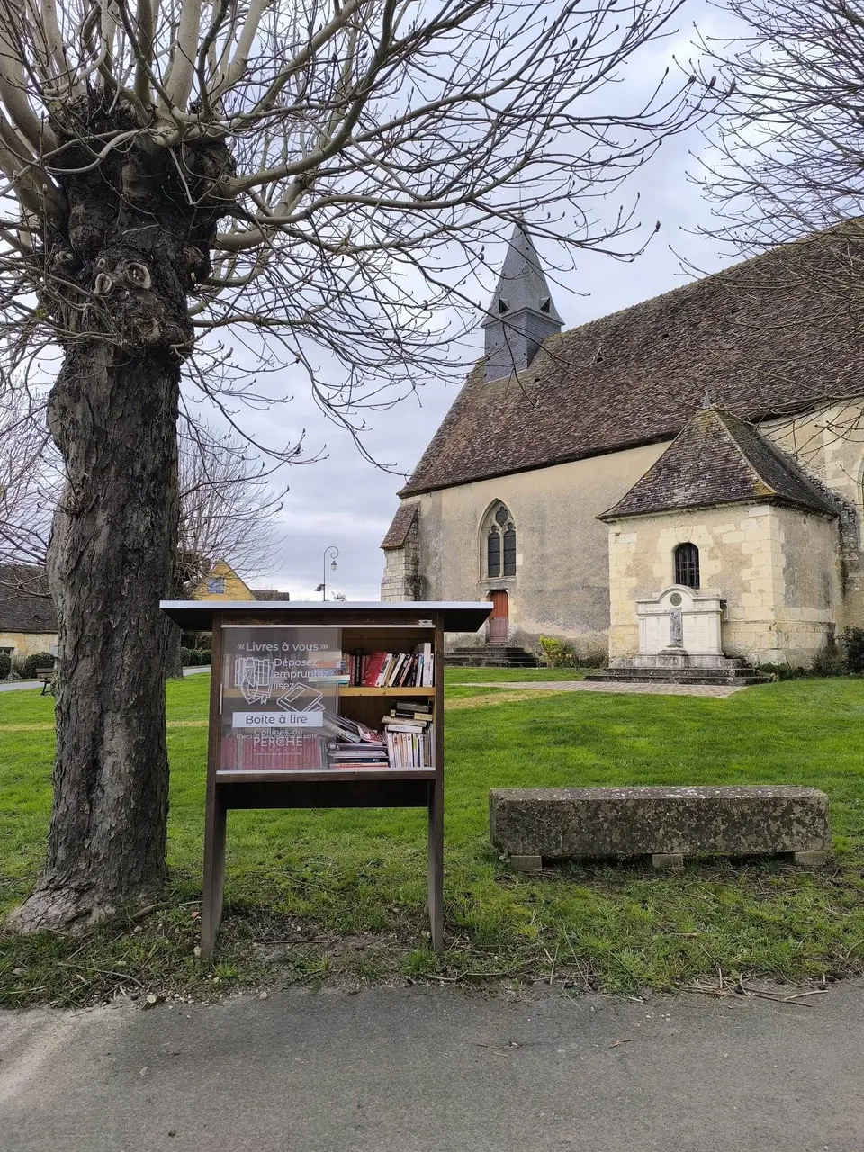 Val-au-Perche - rue du cheval blanc - boîte à livres