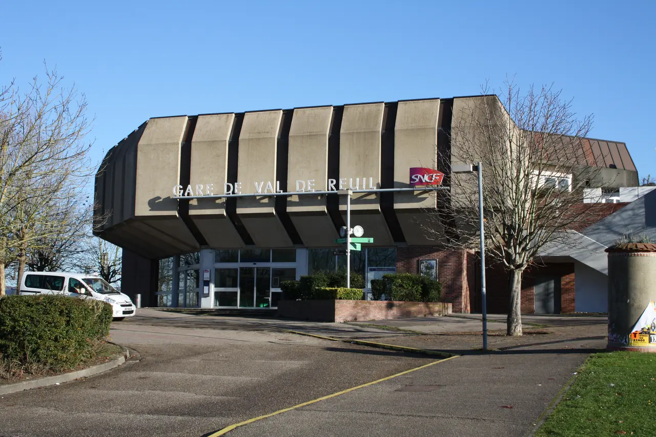 Gare de Val de Reuil