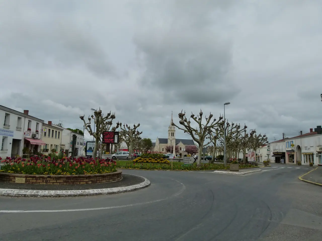 Place de la République à Aigrefeuille-d'Aunis