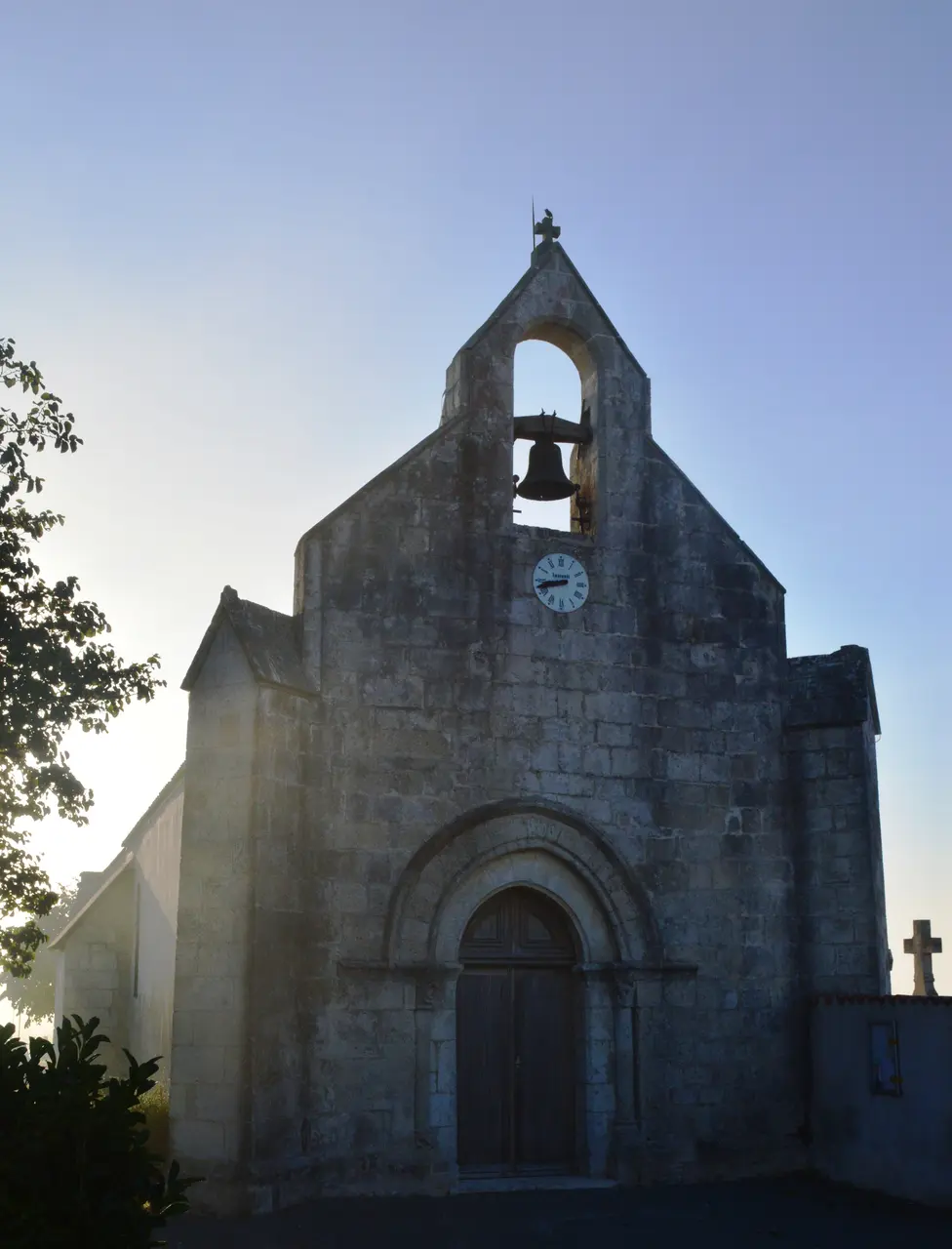 Angliers, Charente-Maritime, Church