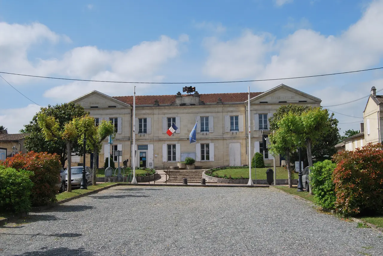 Arveyres Mairie