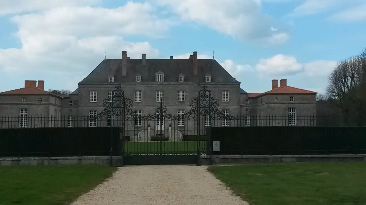 Fr-85-La Boissière-de-Montaigu-Chateau-Asson