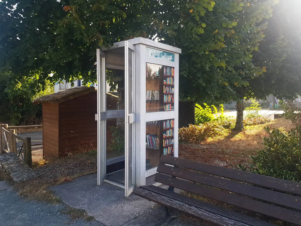 Azay-le-Brûlé - Rue de la Frairie - boîte à livres