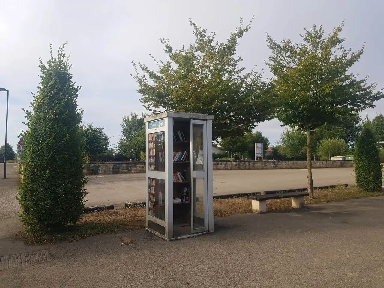 Azay-le-Brûlé - mairie - boîte à livres
