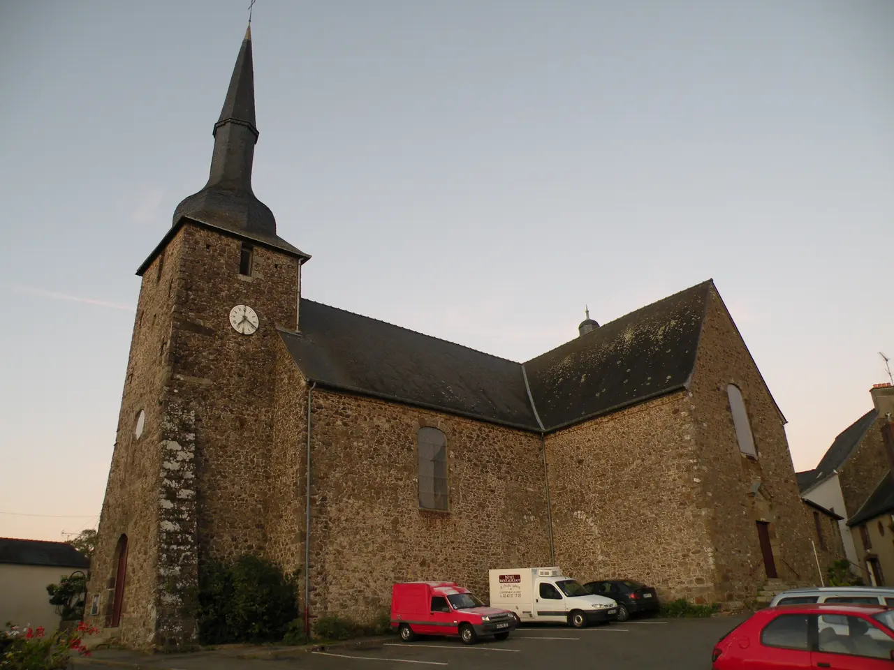 Le Bourgneuf-la-Forêt - Église 01