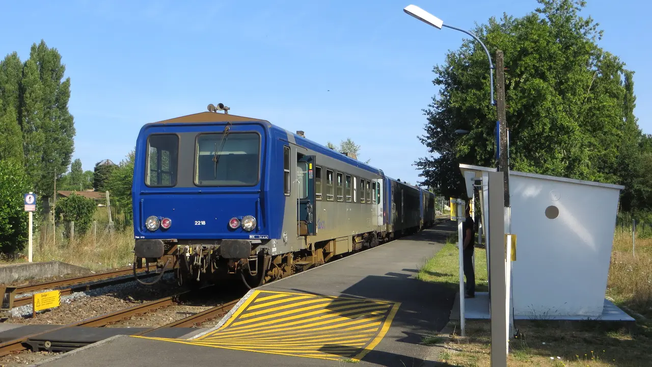 X2218 à Cavignac par Cramos