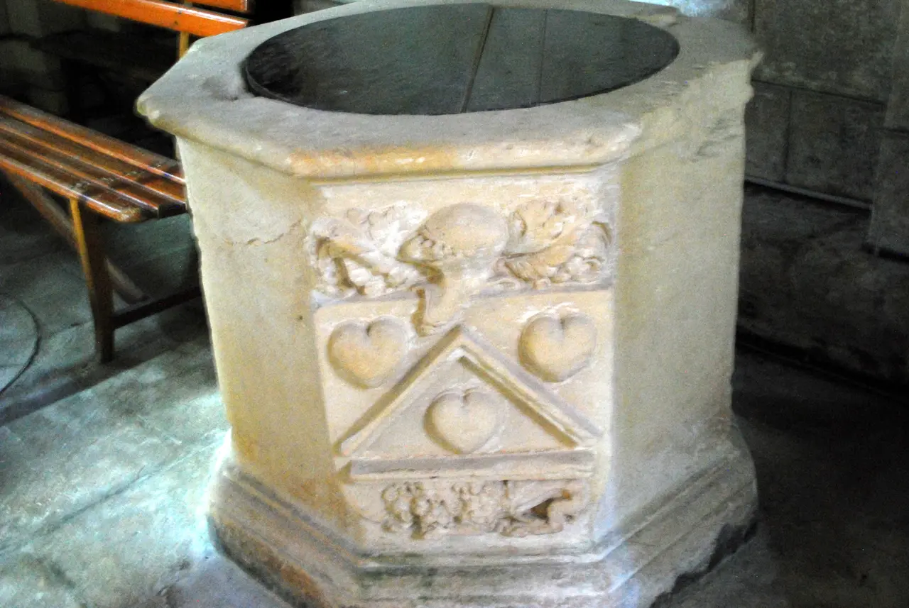 Chermignac église Saint-Quentin Bénitier