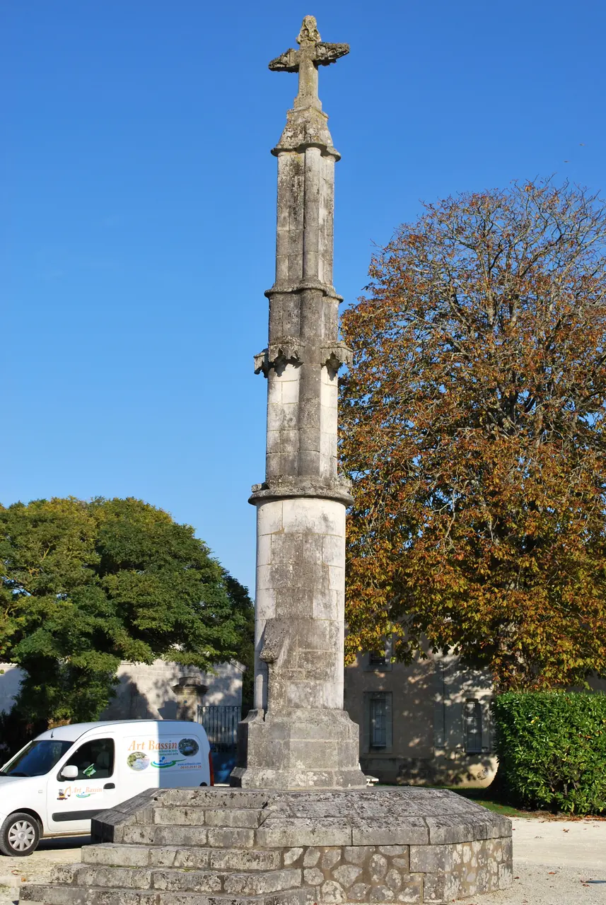 Chermignac église Saint-Quentin Croix Hoasnière