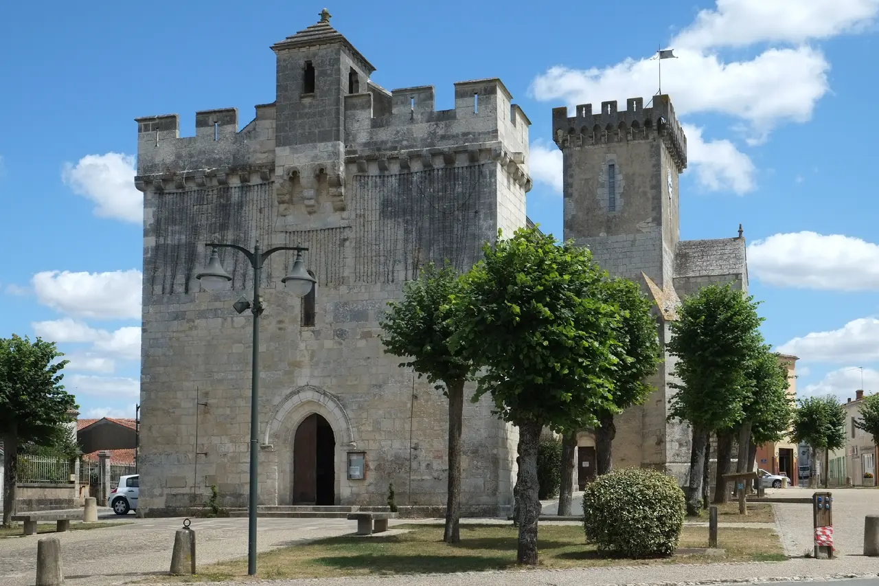 594 - Eglise Notre-Dame - Courçon