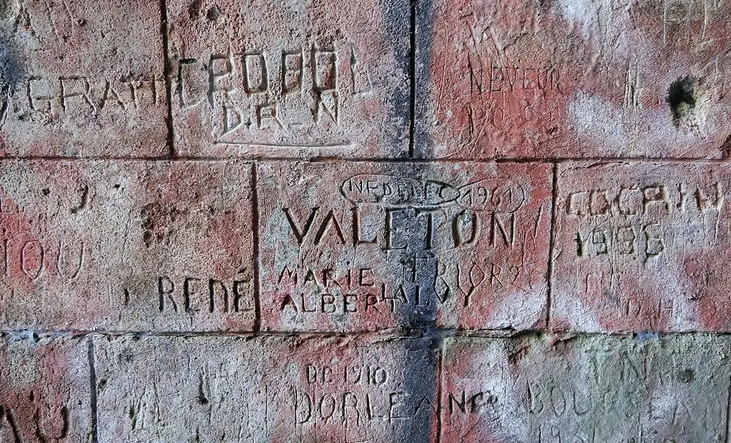Dompierre sur mer, tunnel Saint Leonard, graffiti