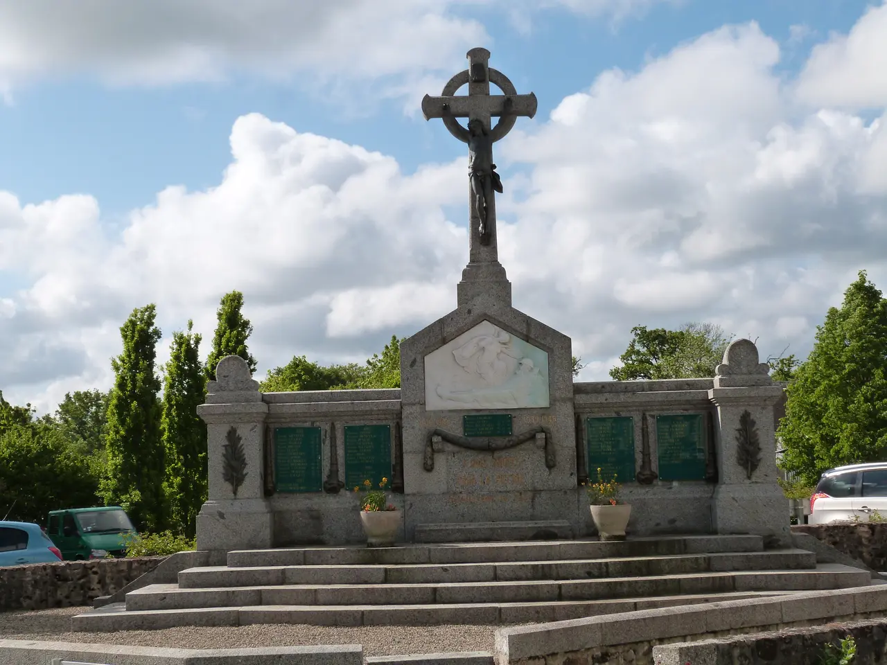 Monument aux morts (Faye-l'Abbesse)