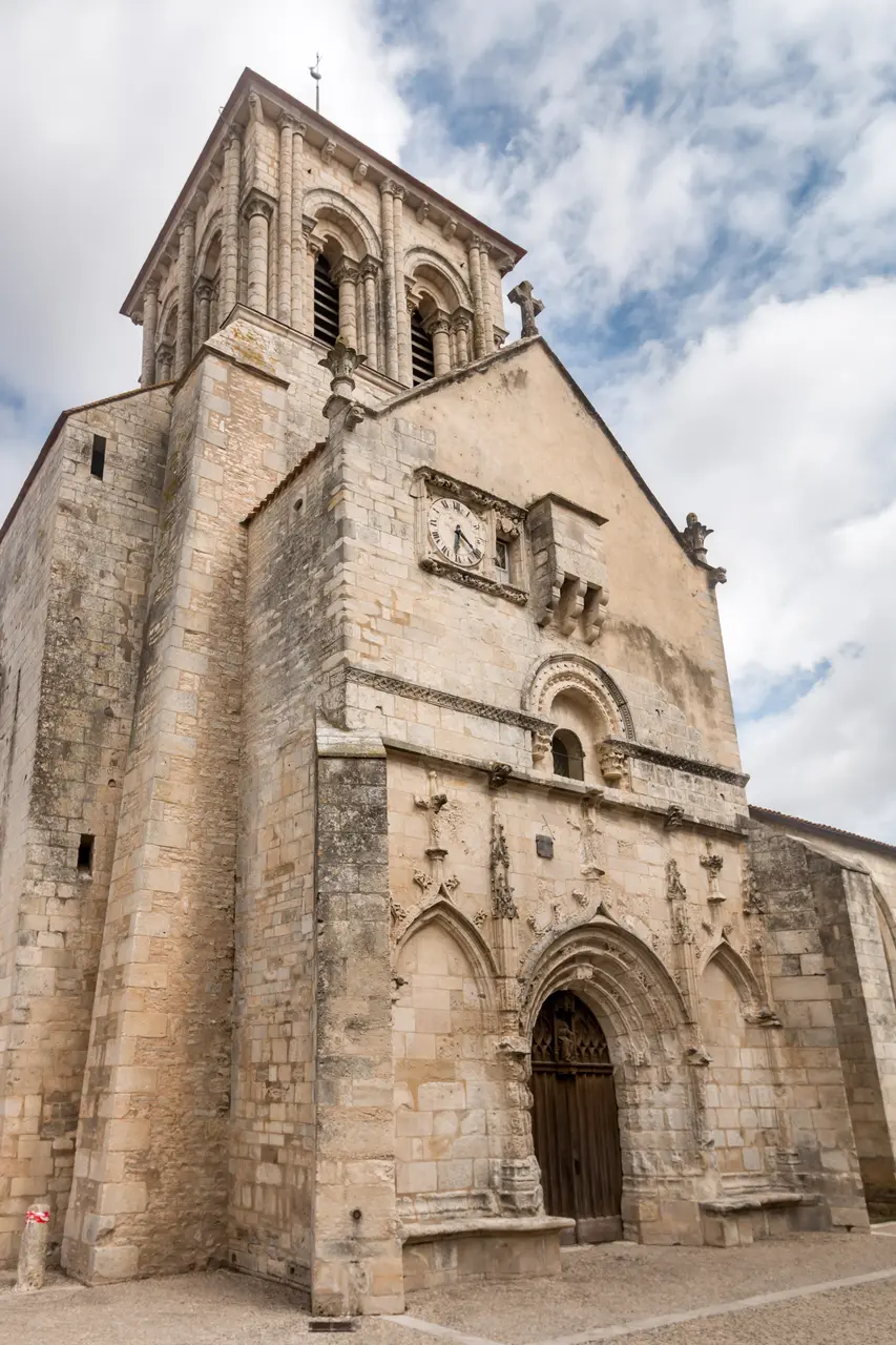 Église Saint-Pierre de Frontenay-Rohan-Rohan