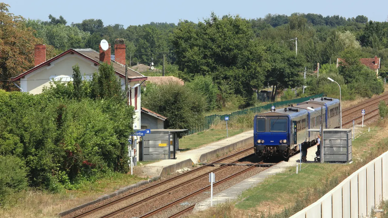 X2242+XRABD6226+X2234 à Gauriaguet par Cramos