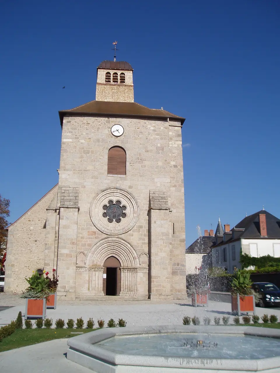 Gouzon place de l'église
