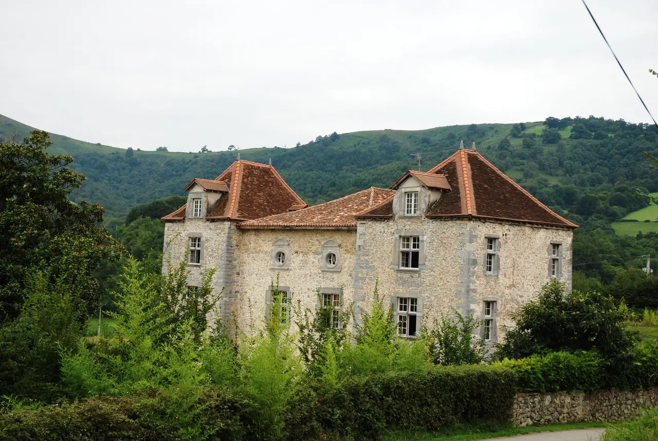 Iholdy Chateau