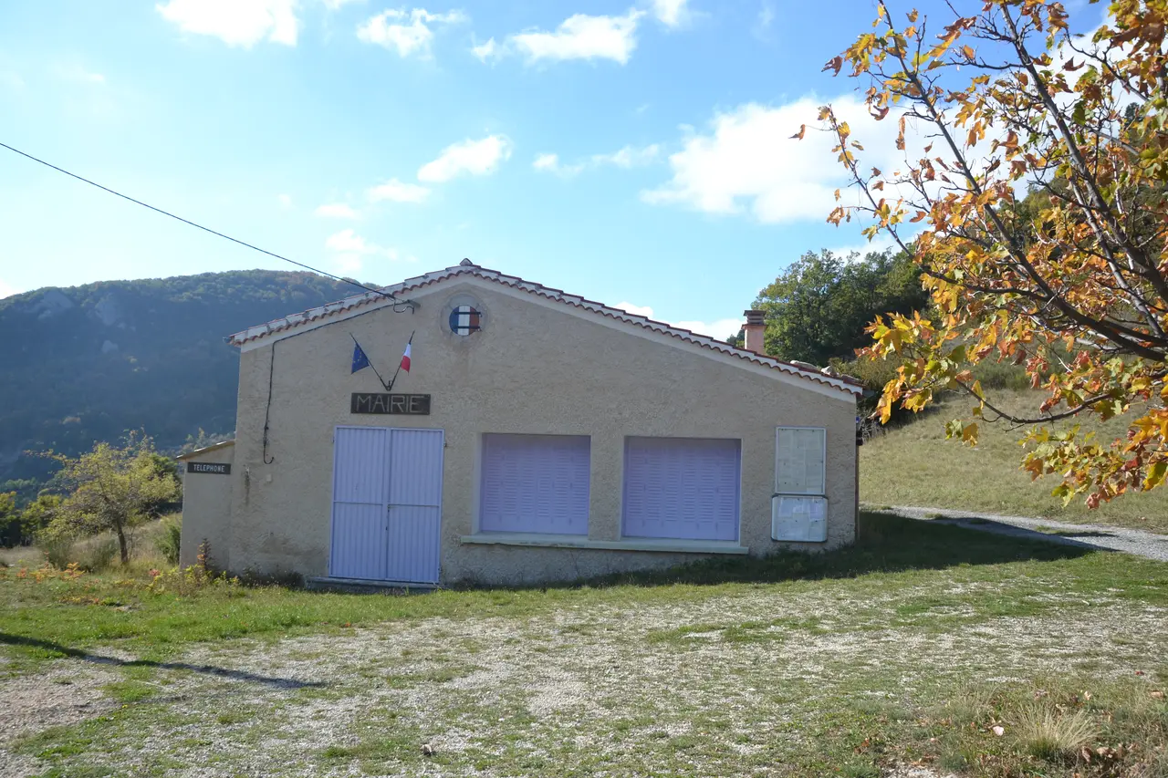 Izon-la-Bruisse - mairie