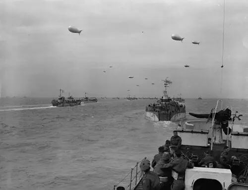 Invasion fleet en route to France on D-Day, June 6, 1944 / La flotte d’invasion se dirigeant vers la France le jour J, 6 juin 1944