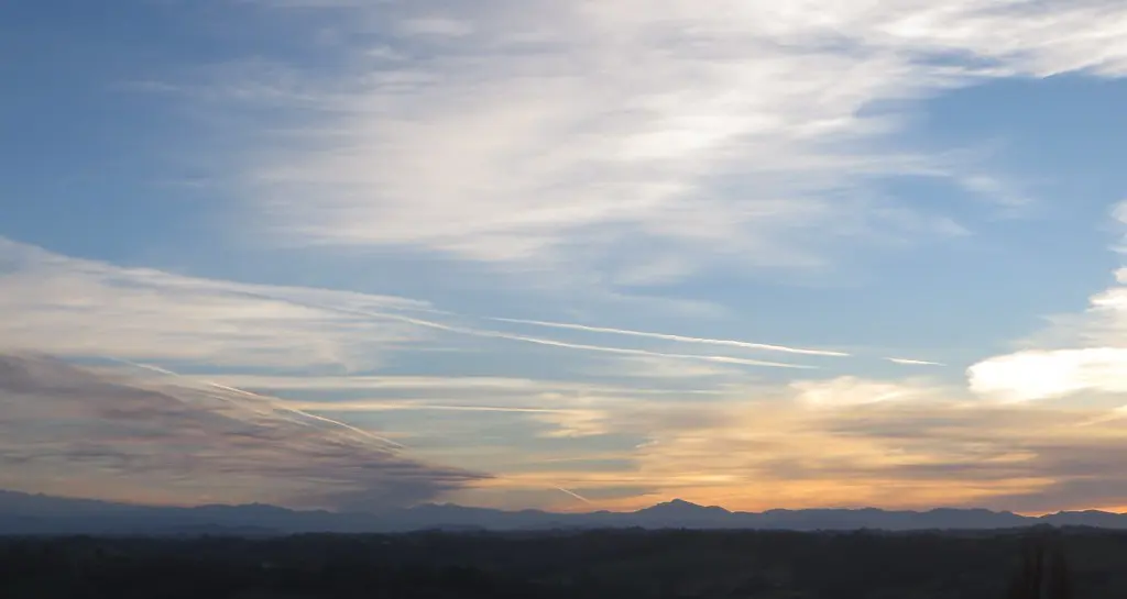 Grand ciel béarnais, Lagor, Béarn, Pyrénées Atlantiques, Aquitaine.