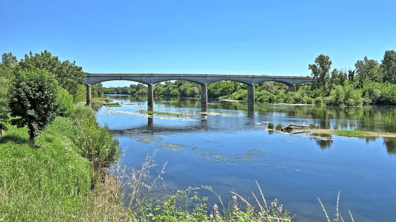 Le Fleix, le pont sur la Dordogne