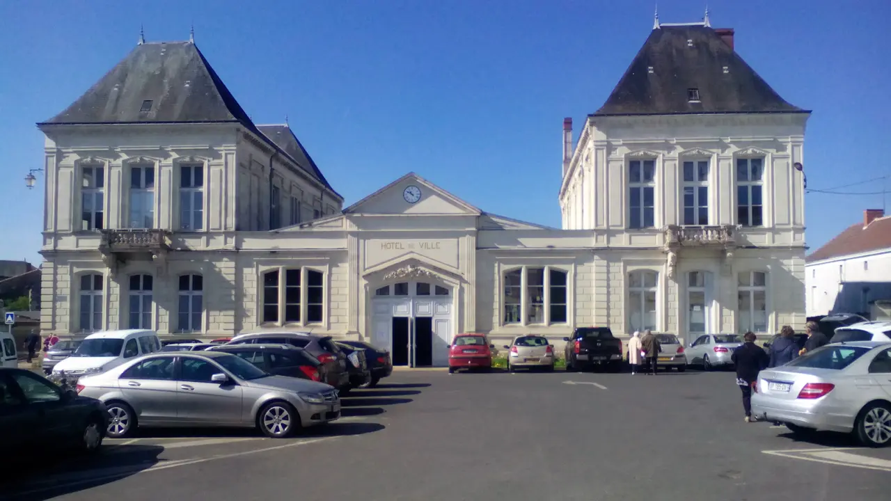 Lencloître mairie