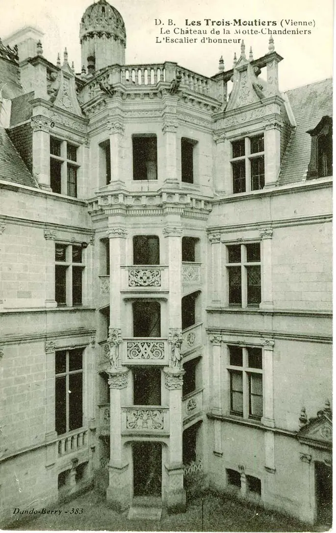 Les Trois-Moutiers - Château de la Mothe-Chandeniers - L'escalier d'honneur