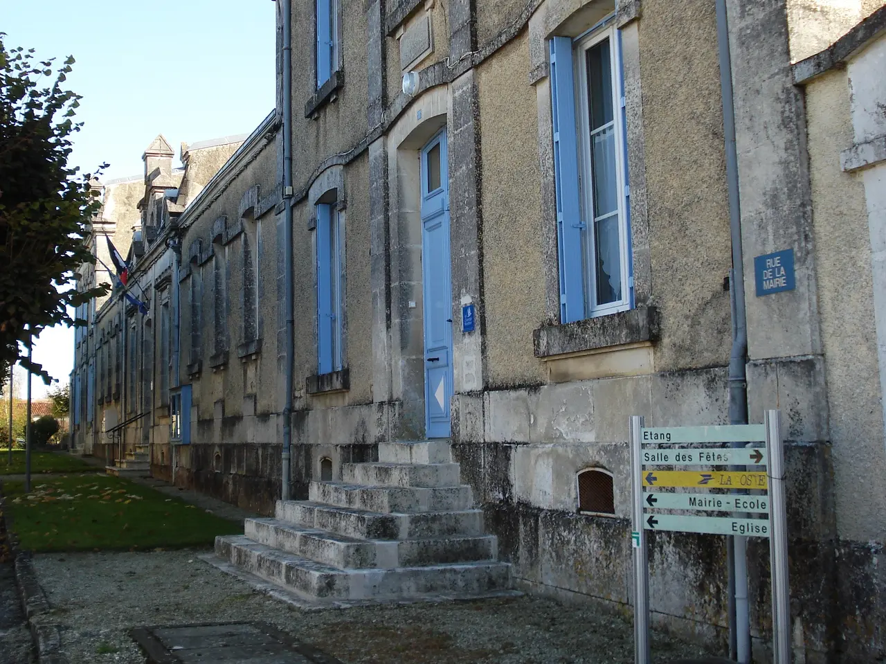 Loiré-sur-Nie Mairie 02