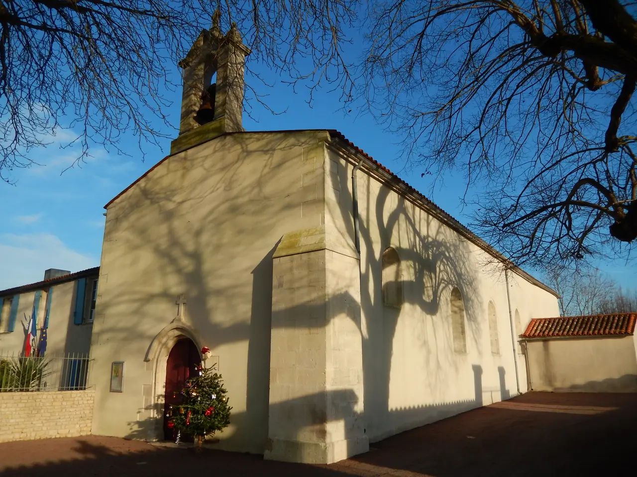 File:FR 17 Longèves - Église 02.jpg