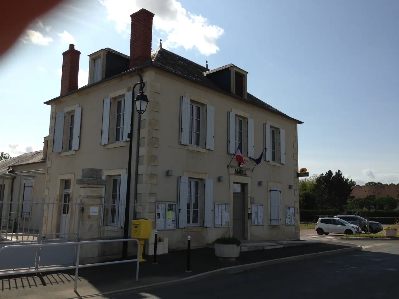 Mairie et poste Marçais