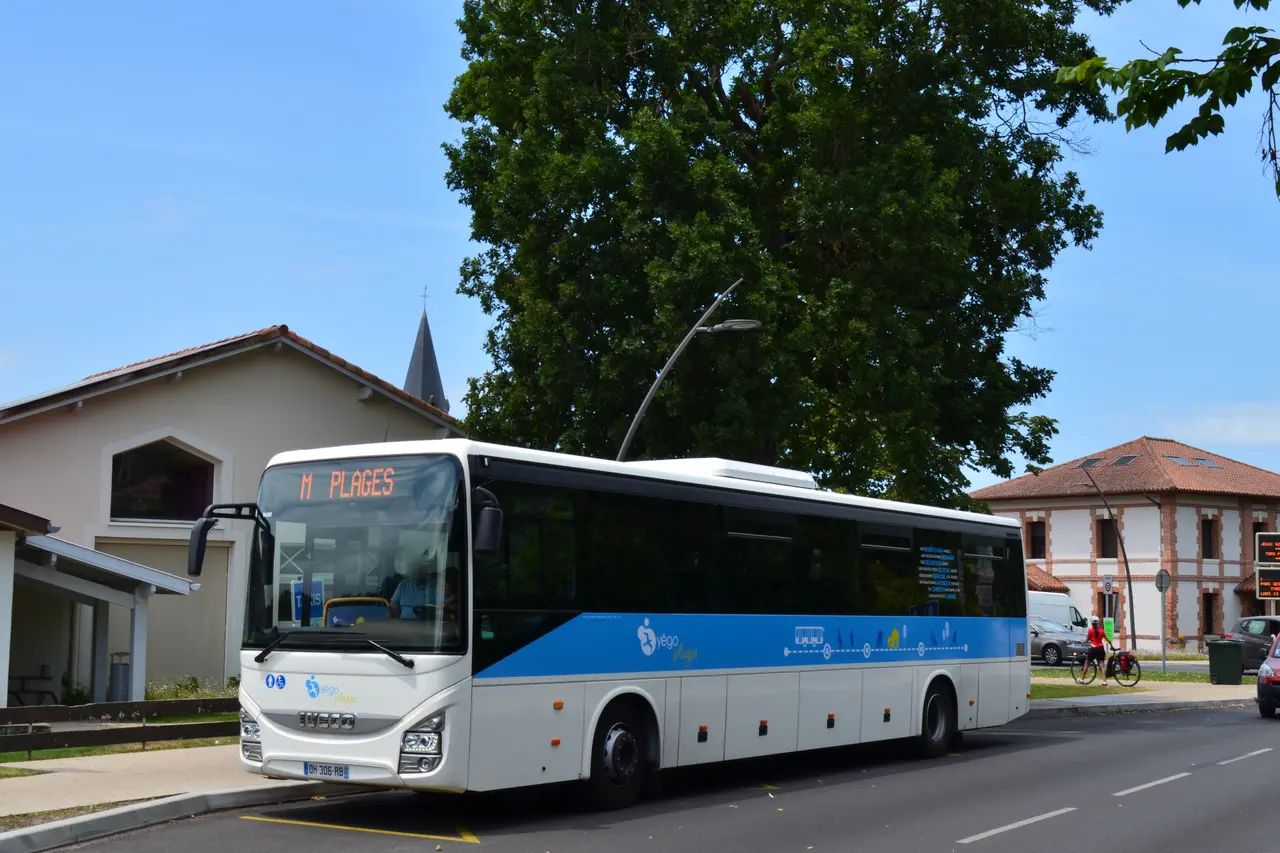 File:Yégo ligne M Moliets-et-Maâ Office de Tourisme.JPG