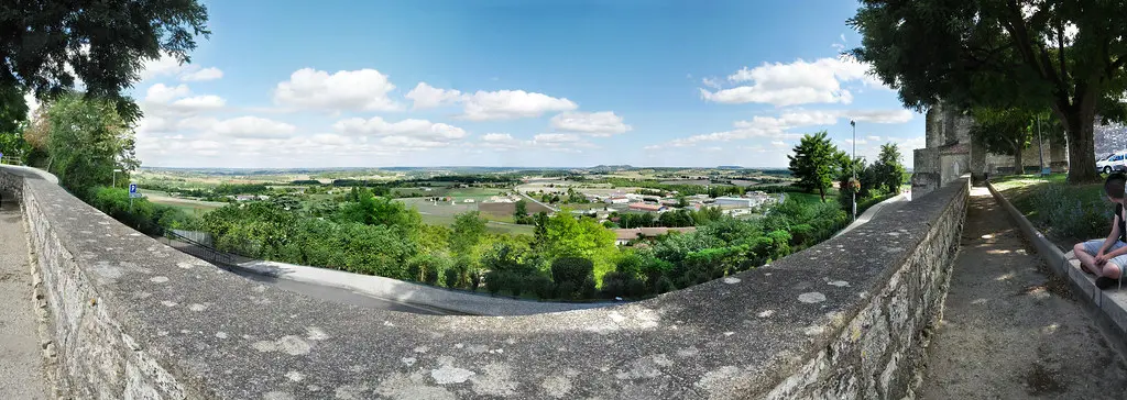 Monflanquin, SW France. 1.9 Gigapixels