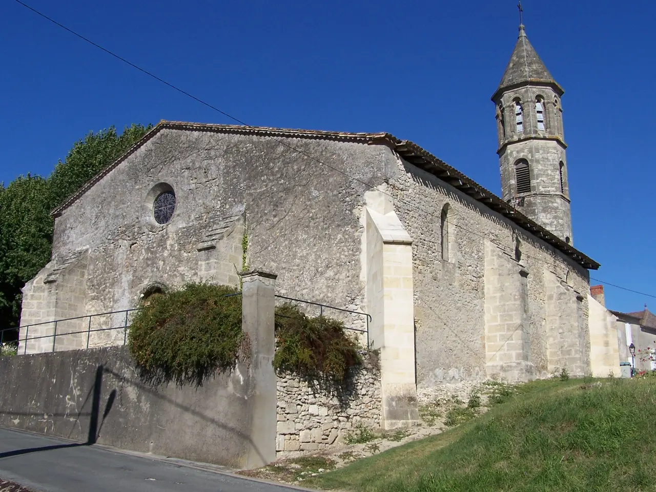 Saint-Vivien-de-Monségur Église 01