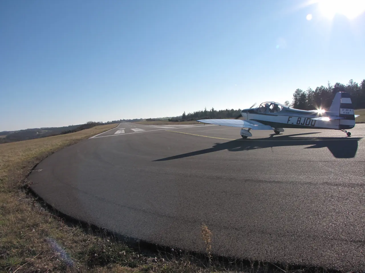 File:Aérodrome de Fumel-Montayral 1.JPG