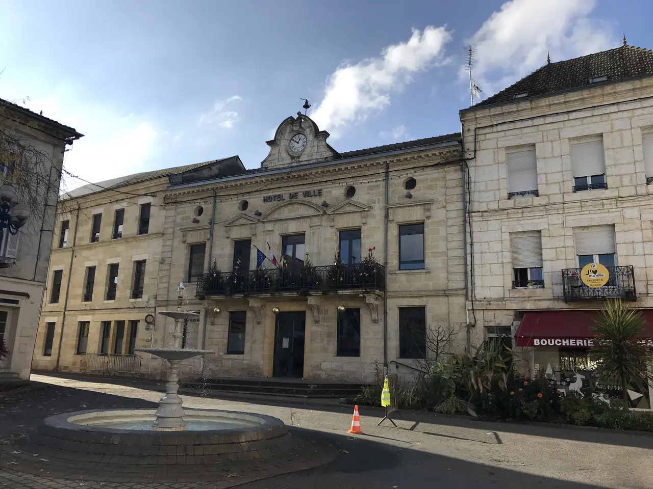 Montpon-Ménestérol - hôtel de ville