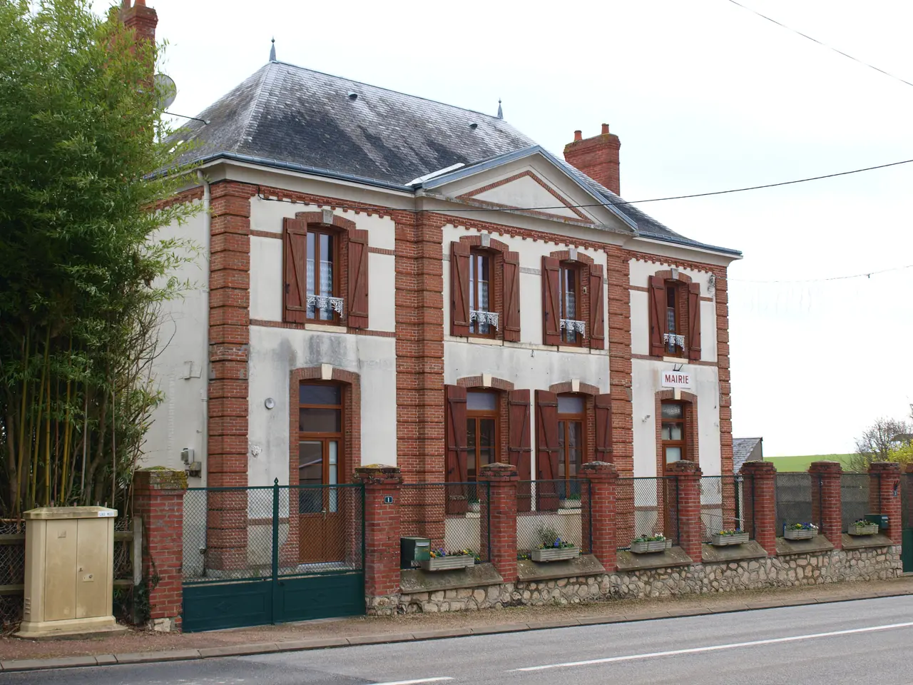 Moulon-FR-45-mairie-01