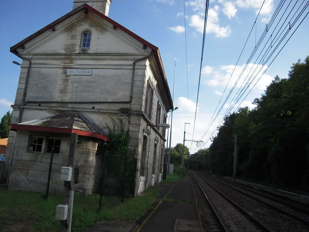 GARE DE MOUTHIERS SUR BOËME